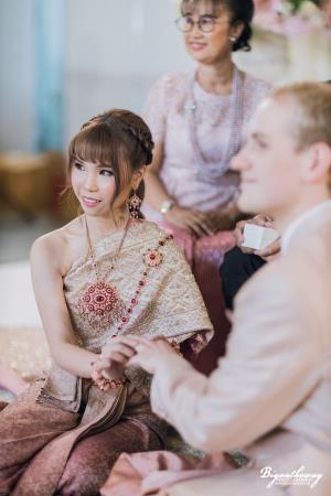 ชุดไทยเจ้าสาว ชุดไทยจักรพรรดิ์ เช่าที่แบมบี้ เวดดิ้ง ห้วยขวาง